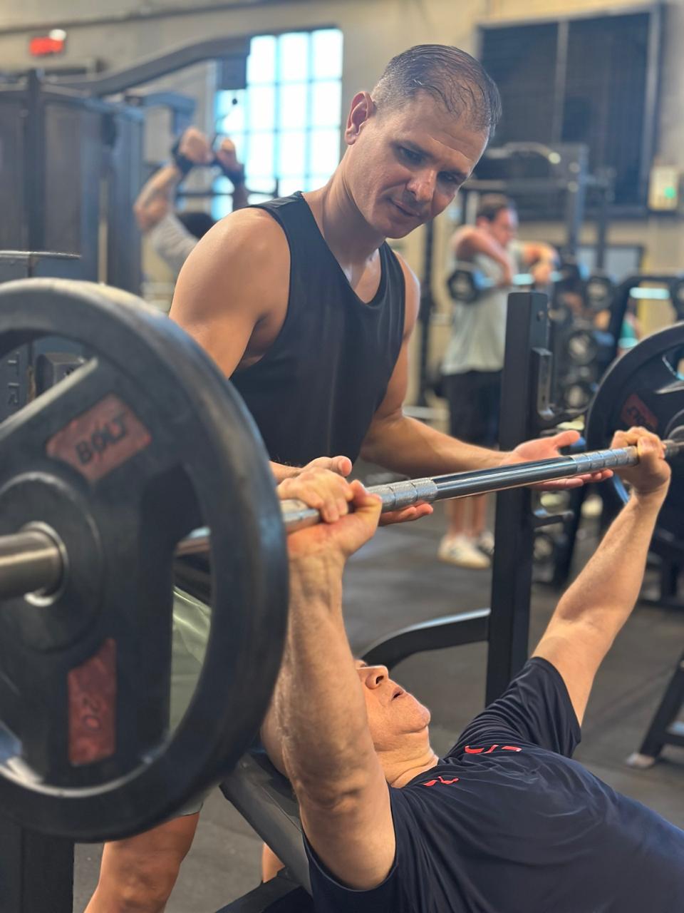 Fábio acompanhando aluno